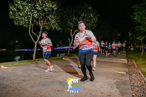 Race photo from PIK NITE RUN 2025