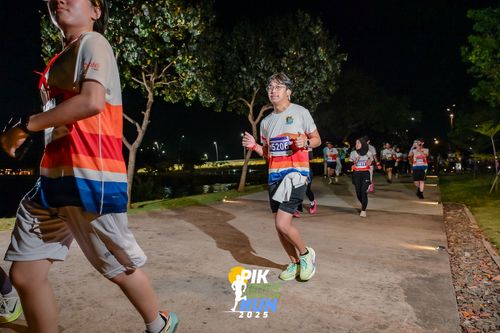 Race photo from PIK NITE RUN 2025