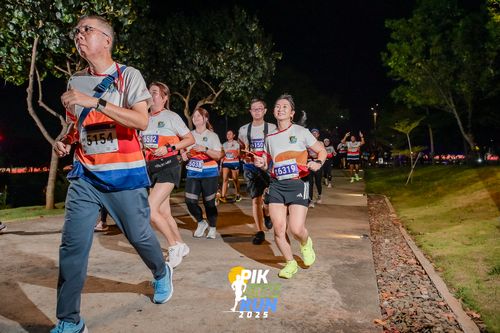 Race photo from PIK NITE RUN 2025