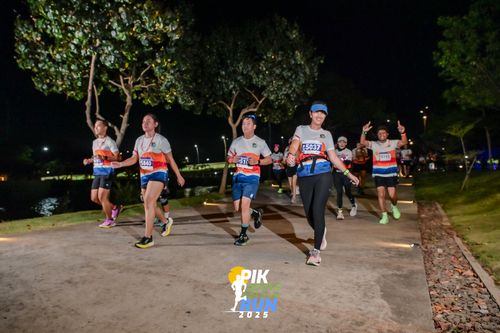 Race photo from PIK NITE RUN 2025