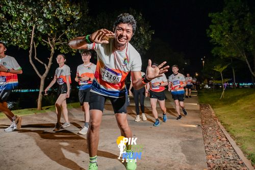 Race photo from PIK NITE RUN 2025