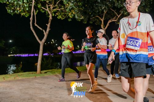 Race photo from PIK NITE RUN 2025
