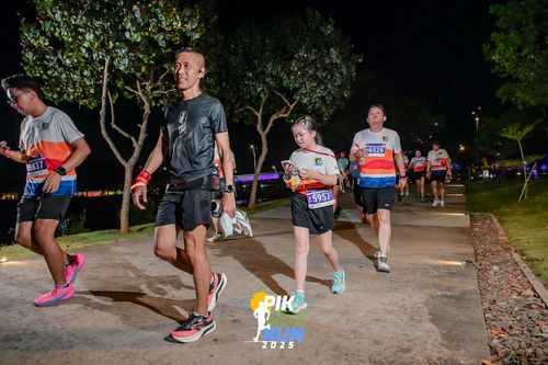 Race photo from PIK NITE RUN 2025