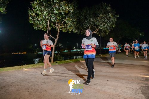 Race photo from PIK NITE RUN 2025