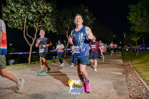 Race photo from PIK NITE RUN 2025