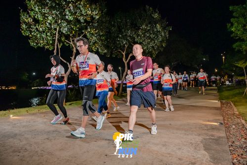 Race photo from PIK NITE RUN 2025