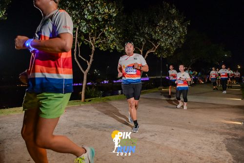 Race photo from PIK NITE RUN 2025