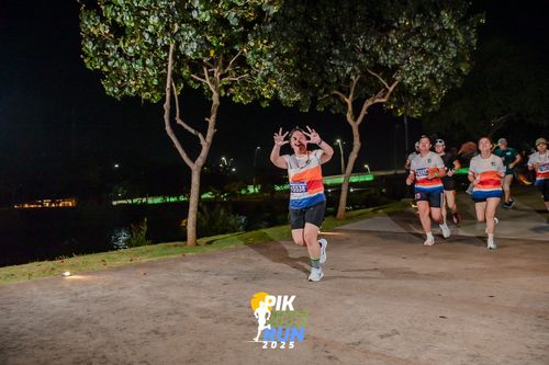 Race photo from PIK NITE RUN 2025
