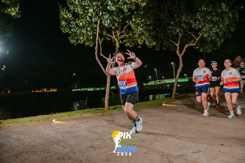 Race photo from PIK NITE RUN 2025