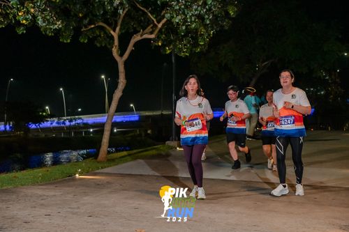 Race photo from PIK NITE RUN 2025
