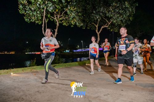 Race photo from PIK NITE RUN 2025