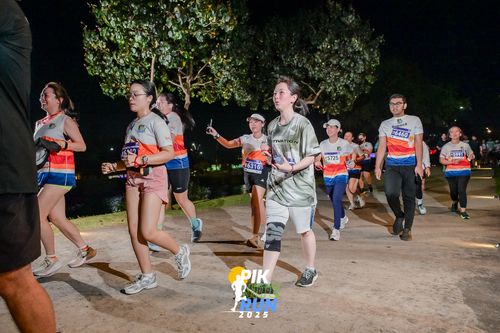 Race photo from PIK NITE RUN 2025