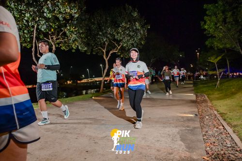 Race photo from PIK NITE RUN 2025