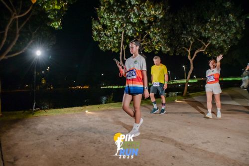 Race photo from PIK NITE RUN 2025