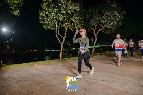 Race photo from PIK NITE RUN 2025