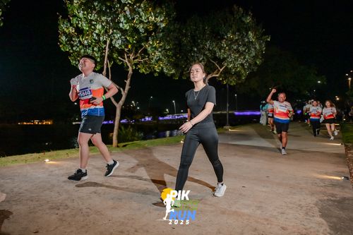 Race photo from PIK NITE RUN 2025