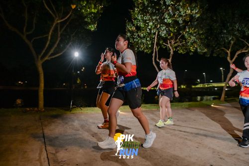 Race photo from PIK NITE RUN 2025