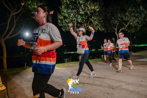 Race photo from PIK NITE RUN 2025
