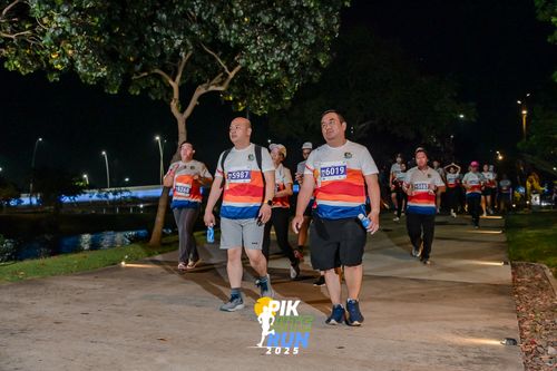 Race photo from PIK NITE RUN 2025
