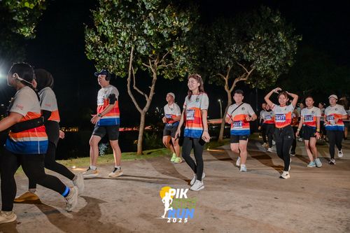 Race photo from PIK NITE RUN 2025