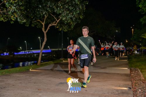 Race photo from PIK NITE RUN 2025