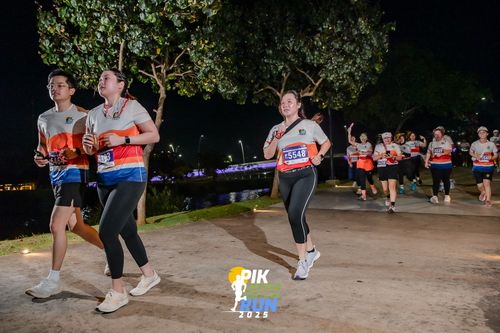 Race photo from PIK NITE RUN 2025