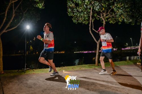 Race photo from PIK NITE RUN 2025