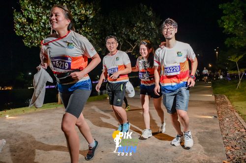 Race photo from PIK NITE RUN 2025