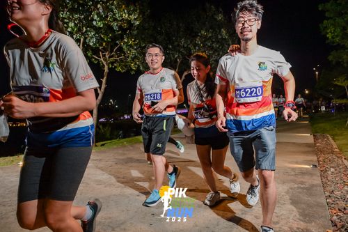 Race photo from PIK NITE RUN 2025