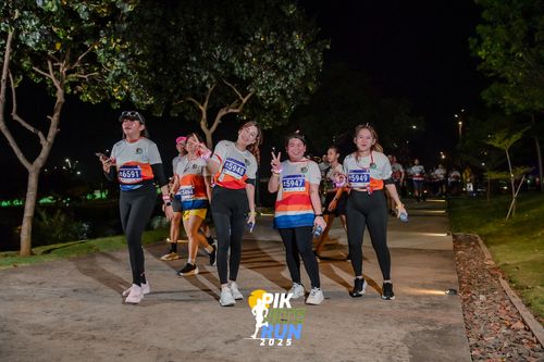 Race photo from PIK NITE RUN 2025