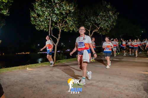 Race photo from PIK NITE RUN 2025