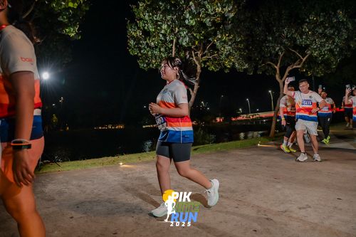 Race photo from PIK NITE RUN 2025