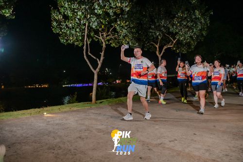 Race photo from PIK NITE RUN 2025