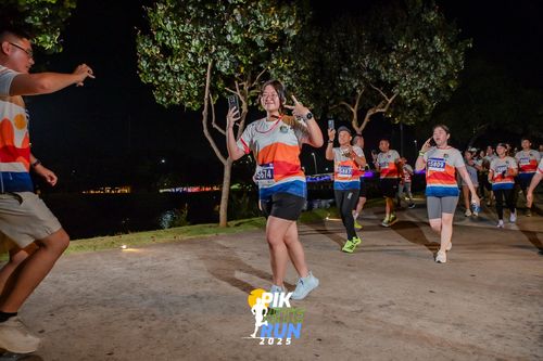 Race photo from PIK NITE RUN 2025