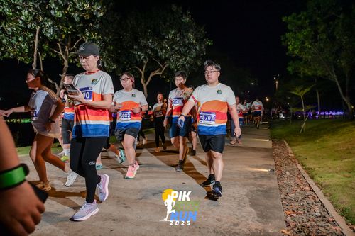 Race photo from PIK NITE RUN 2025