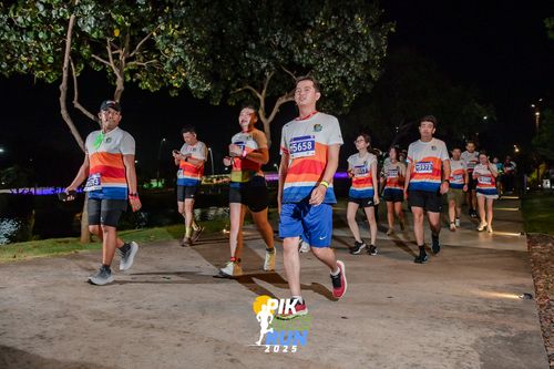 Race photo from PIK NITE RUN 2025