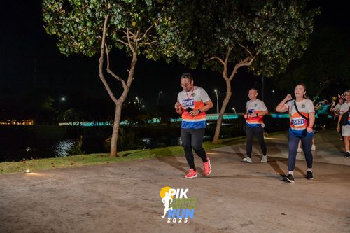 Race photo from PIK NITE RUN 2025