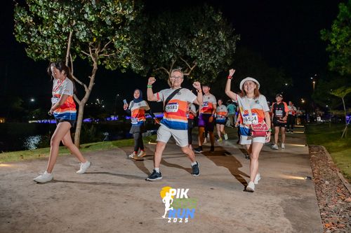 Race photo from PIK NITE RUN 2025