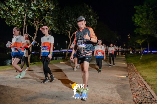 Race photo from PIK NITE RUN 2025