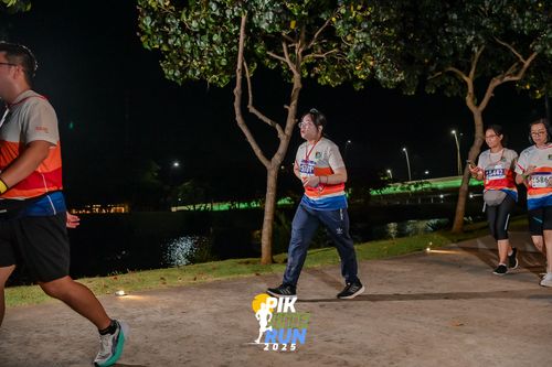 Race photo from PIK NITE RUN 2025