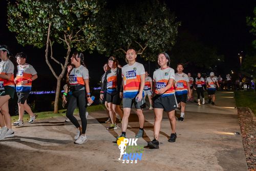 Race photo from PIK NITE RUN 2025