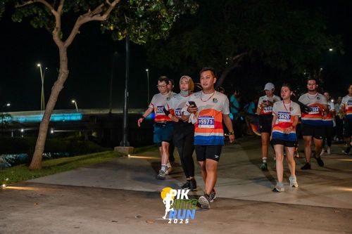 Race photo from PIK NITE RUN 2025