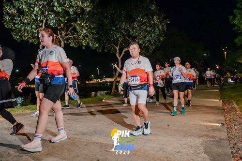 Race photo from PIK NITE RUN 2025