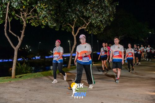 Race photo from PIK NITE RUN 2025