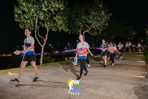 Race photo from PIK NITE RUN 2025