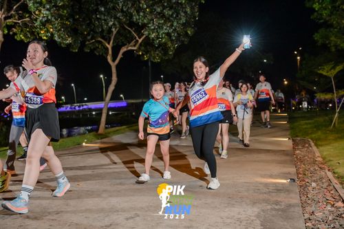 Race photo from PIK NITE RUN 2025