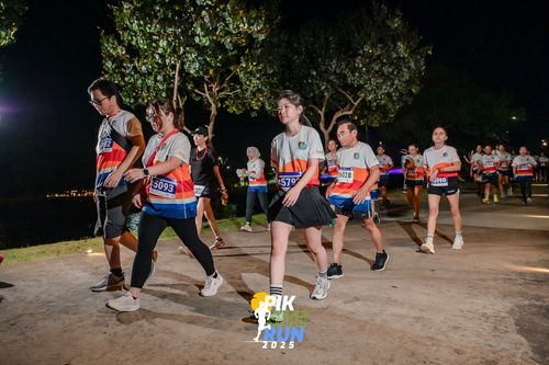 Race photo from PIK NITE RUN 2025
