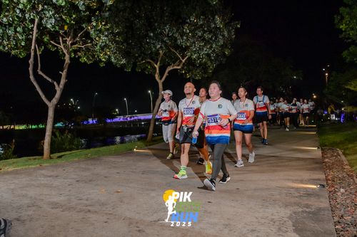 Race photo from PIK NITE RUN 2025