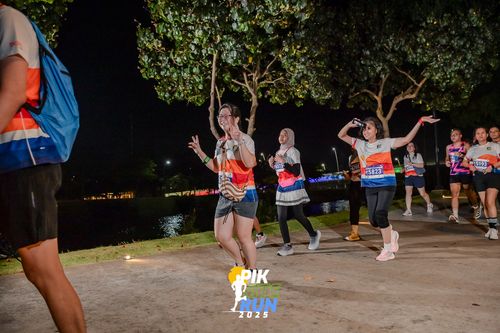 Race photo from PIK NITE RUN 2025