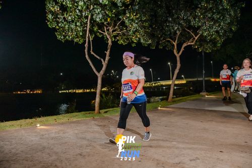 Race photo from PIK NITE RUN 2025